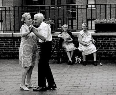 oldcoupledancing